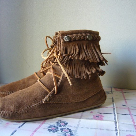 Minnetonka Two Layer Fringe Ankle Boot Tan Lace 6M - Picture 12 of 14
